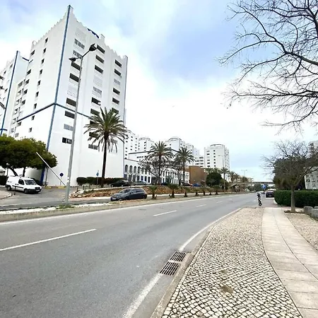 Captivating 1-Bed Apartment In Portimao-Beach Lejlighed